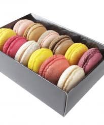 12 Macarons